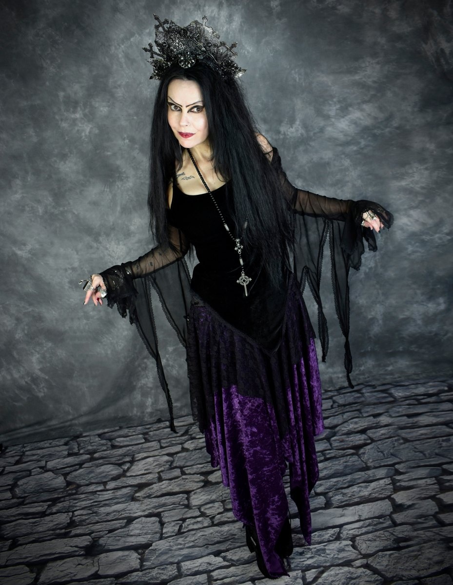 Witch Elvenwitch Skirt would an Elvenwitch Wear Skirt - velvet and lace witchy skirt by Moonmaiden!