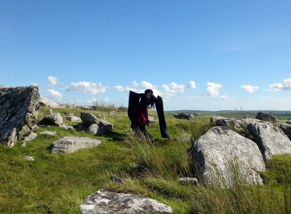 Elanorwen Hooded Underbust Minidress