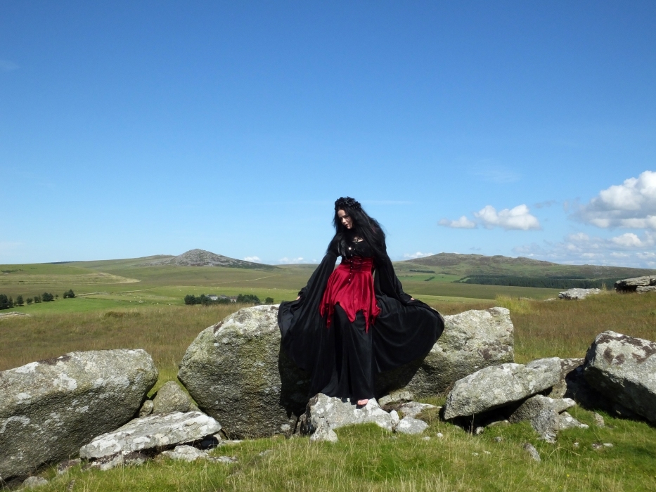 Elanorwen Hooded Underbust Minidress