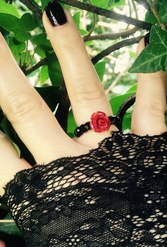 Red Rose &amp; Crystal Bead Stretch Ring