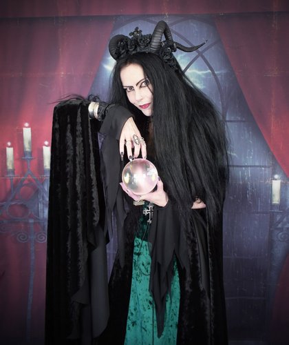 Morticia Raven Glovelets